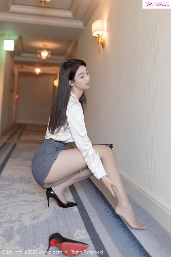 唐安琪  [XiuRen]高清写真图 2023.11.13 No.7655 唐安琪 丝袜短裙第3张图片